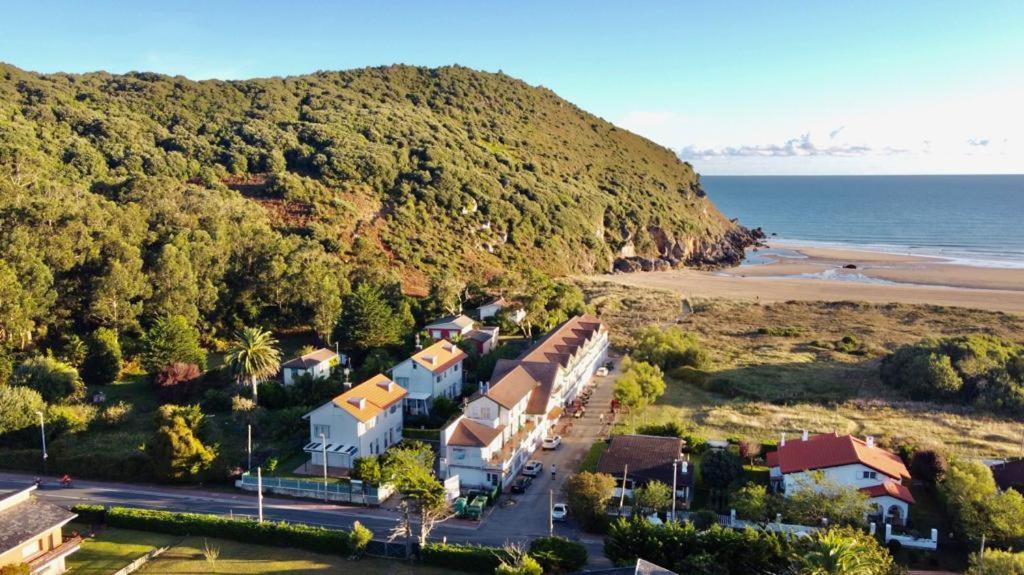 Hostal De Berria Сантонья Экстерьер фото